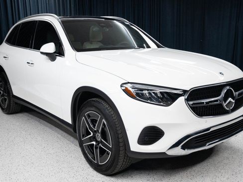 New 2027 Mercedes-Benz GLC 300 image 3