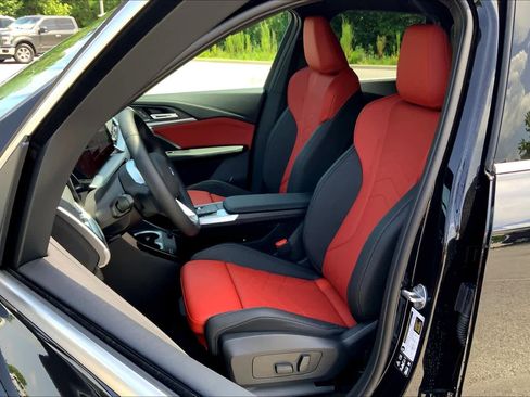 Used 2024 BMW X1 xDrive28i w/ Convenience Package image 7