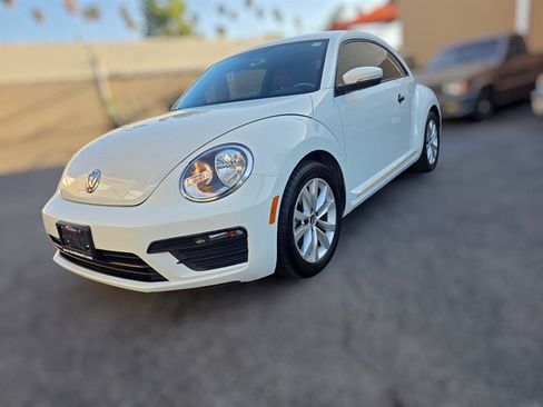 Used 2017 Volkswagen Beetle 1.8T Classic FWD image 2