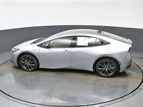 Used 2024 Toyota Prius XLE image 35