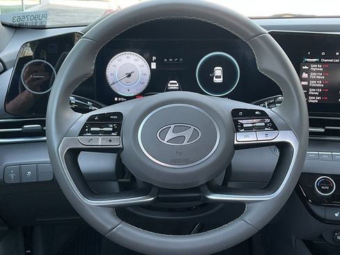 Used 2025 Hyundai Elantra SEL image 20