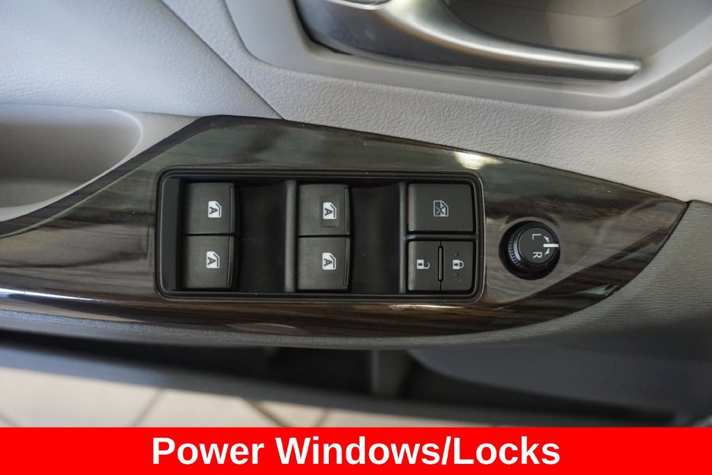 Used 2017 Toyota Sienna XLE w/ XLE Navigation Package AWD/4WD image 6