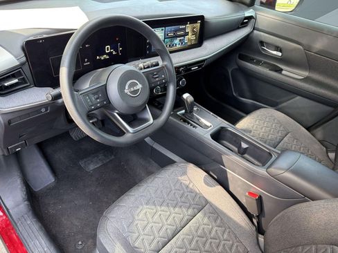 Used 2025 Nissan Kicks SV FWD image 4