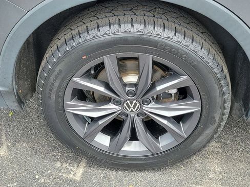 Used 2022 Volkswagen Tiguan SE w/ Panoramic Sunroof Package image 6