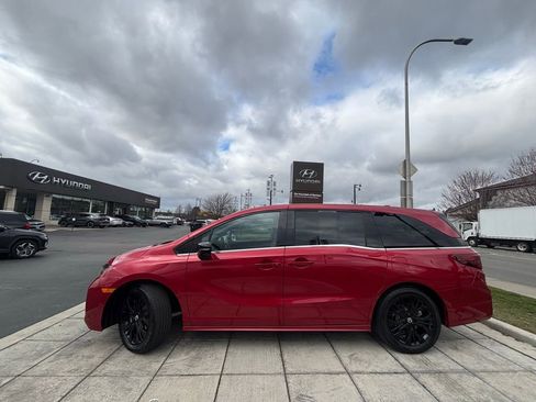 Used 2025 Honda Odyssey Sport-L image 4