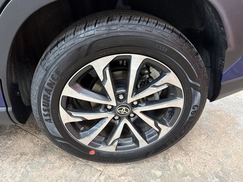 Used 2023 Toyota Corolla Cross XLE w/ Convenience Package image 8