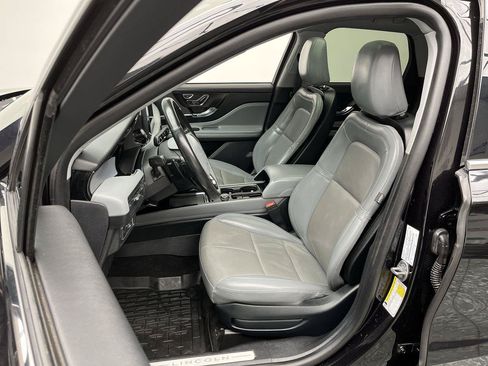 Used 2022 Lincoln Corsair AWD w/ Premium Package image 17