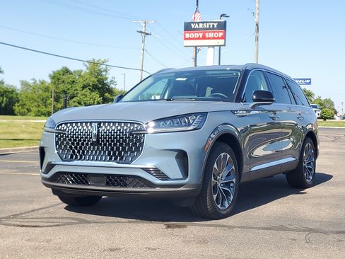 New 2026 Lincoln Aviator AWD image 2