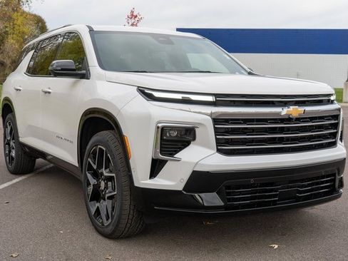 Used 2025 Chevrolet Traverse High Country image 4