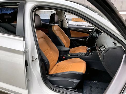 Used 2023 Volkswagen Jetta SEL image 9