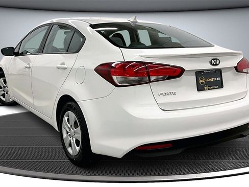 Used 2018 Kia Forte LX image 4