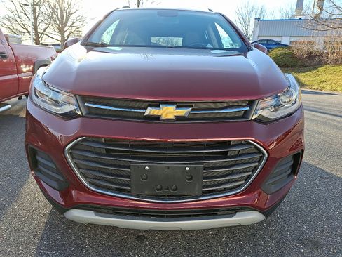 Certified 2022 Chevrolet Trax LT w/ LT Convenience Package image 2