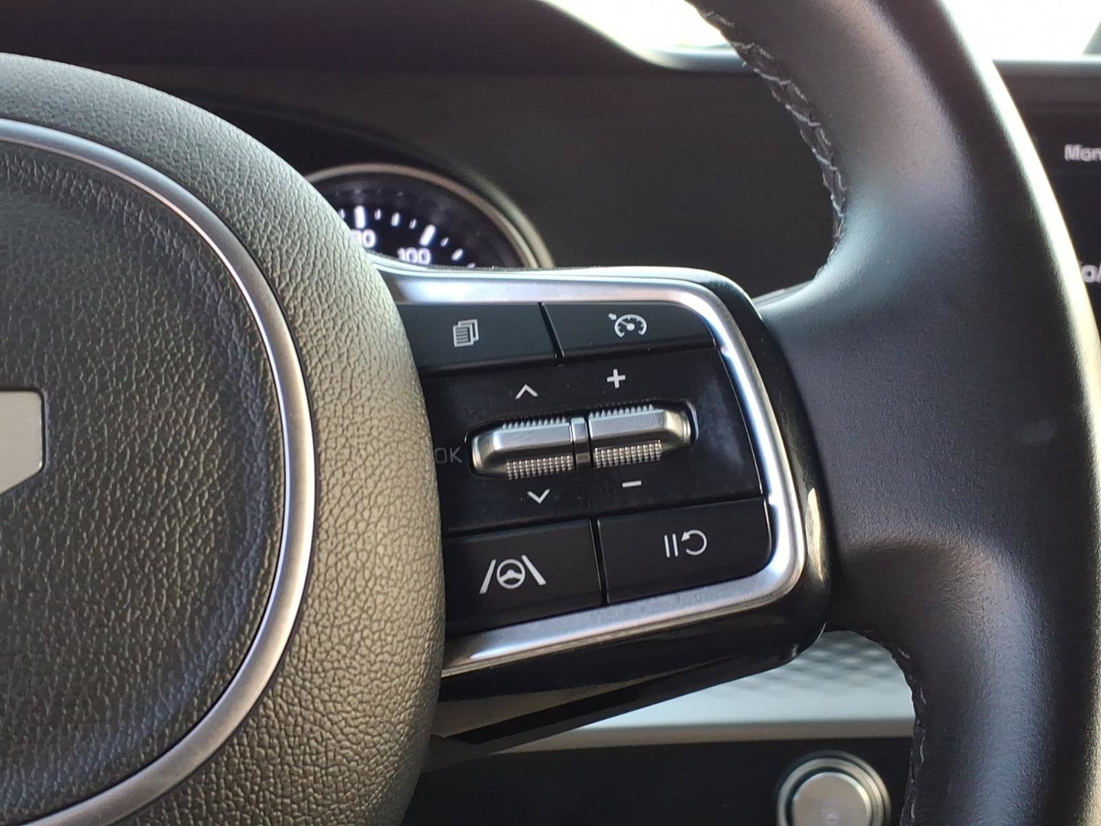 Used 2024 Kia Carnival LX FWD image 25