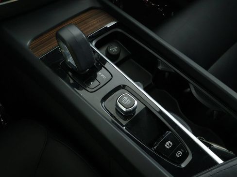 Certified 2023 Volvo XC60 B5 Plus w/ Climate Package FWD image 15