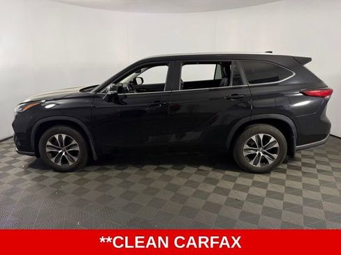 Used 2023 Toyota Highlander XLE AWD/4WD image 5