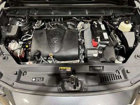 Used 2020 Toyota Highlander XLE AWD/4WD image 33