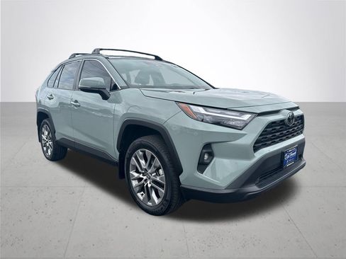 Used 2022 Toyota RAV4 XLE Premium AWD/4WD image 5