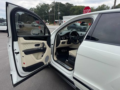 Used 2018 Bentley Bentayga Mulliner image 9
