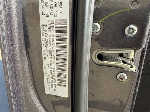 Used 2019 Jeep Cherokee Overland w/ Technology Group image 23