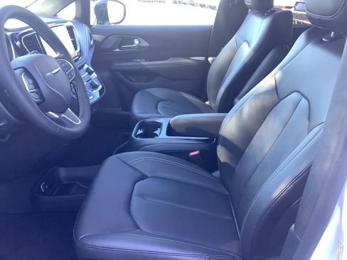 New 2026 Chrysler Pacifica Select image 14