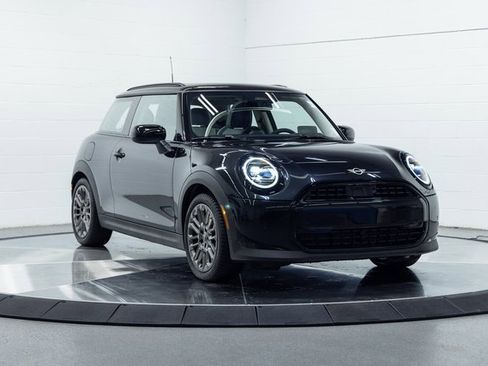 Certified 2025 MINI Cooper 2-Door Hardtop image 4