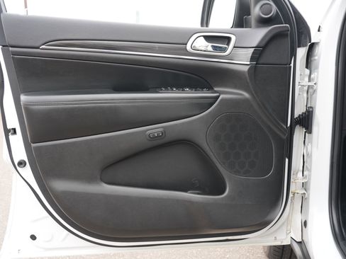Used 2019 Jeep Grand Cherokee Limited w/ Luxury Group II AWD/4WD image 14