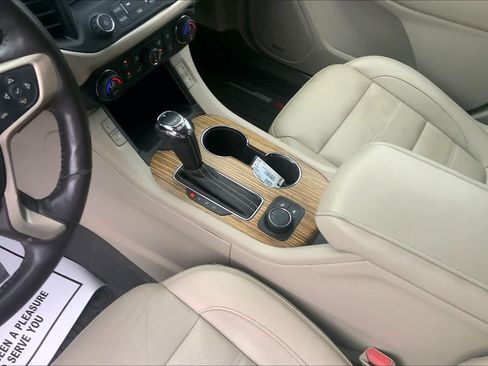 Used 2019 GMC Acadia Denali w/ Technology Package FWD image 16