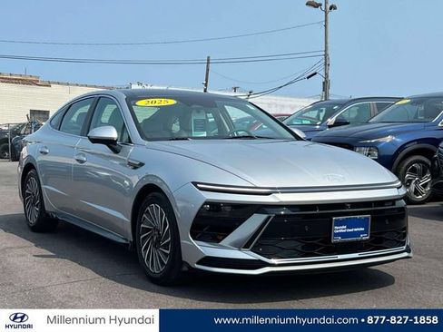 Certified 2025 Hyundai Sonata Limited FWD image 1