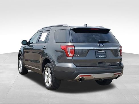 Used 2017 Ford Explorer XLT w/ Equipment Group 202A AWD/4WD image 4