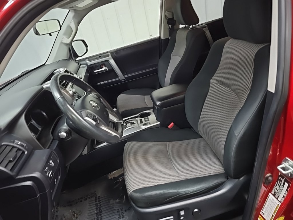 Used 2018 Toyota 4Runner SR5 AWD/4WD image 30