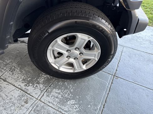 Used 2019 Jeep Wrangler Unlimited Sport S AWD/4WD image 21