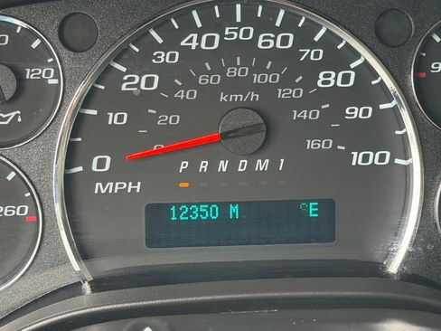 Used 2025 Chevrolet Express 3500 LT w/ LT Preferred Equipment Group RWD image 10