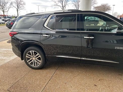 Used 2023 Chevrolet Traverse High Country image 4