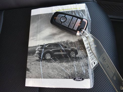 Used 2022 Ford Escape SEL image 40