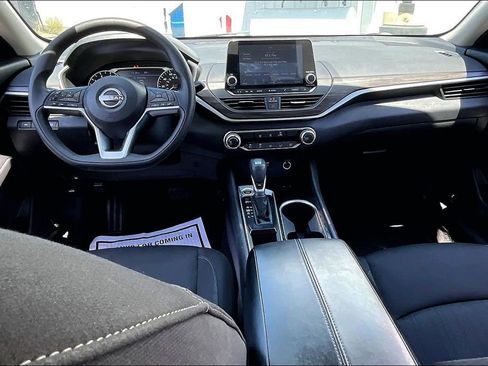 Used 2024 Nissan Altima 2.5 SV FWD image 7