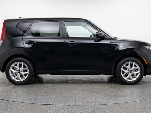 Used 2025 Kia Soul LX w/ LX Technology Package FWD image 11