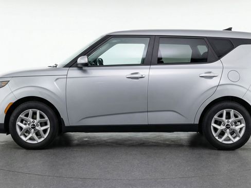 Used 2025 Kia Soul LX w/ LX Technology Package image 5