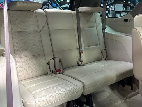 Used 2022 Cadillac Escalade Premium Luxury Platinum image 19