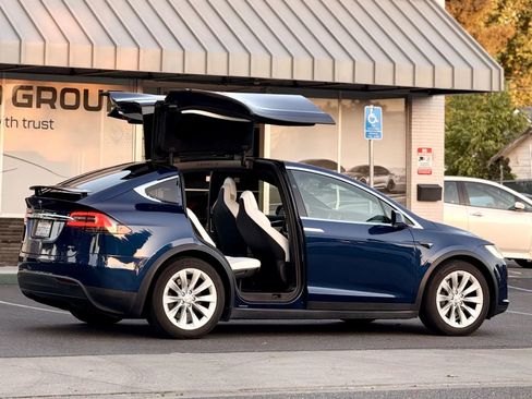 Used 2017 Tesla Model X 75D image 8