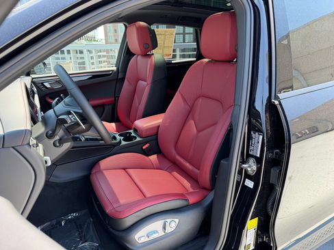 Used 2026 Porsche Macan AWD/4WD image 5