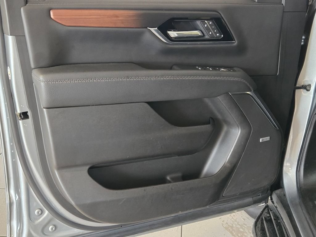 Used 2025 GMC Yukon Denali AWD/4WD image 19