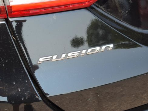Used 2018 Ford Fusion SE w/ Fusion SE Technology Package FWD image 13