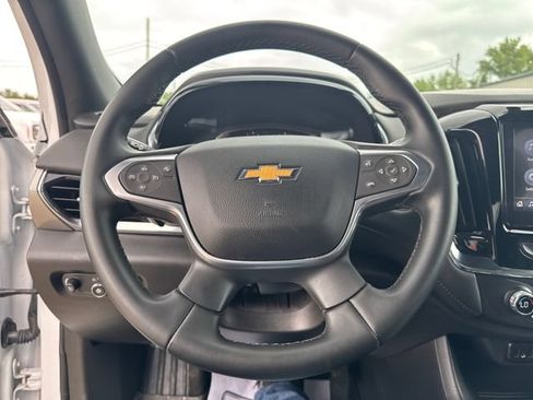Used 2023 Chevrolet Traverse LT FWD image 17