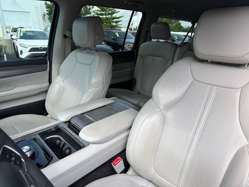 Used 2024 Jeep Wagoneer L Series II w/ Flexible Seating Group AWD/4WD image 38