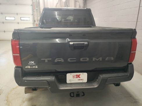 Used 2024 Toyota Tacoma SR5 AWD/4WD image 20