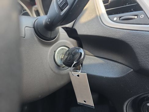Used 2013 Ford Fiesta SE FWD image 38