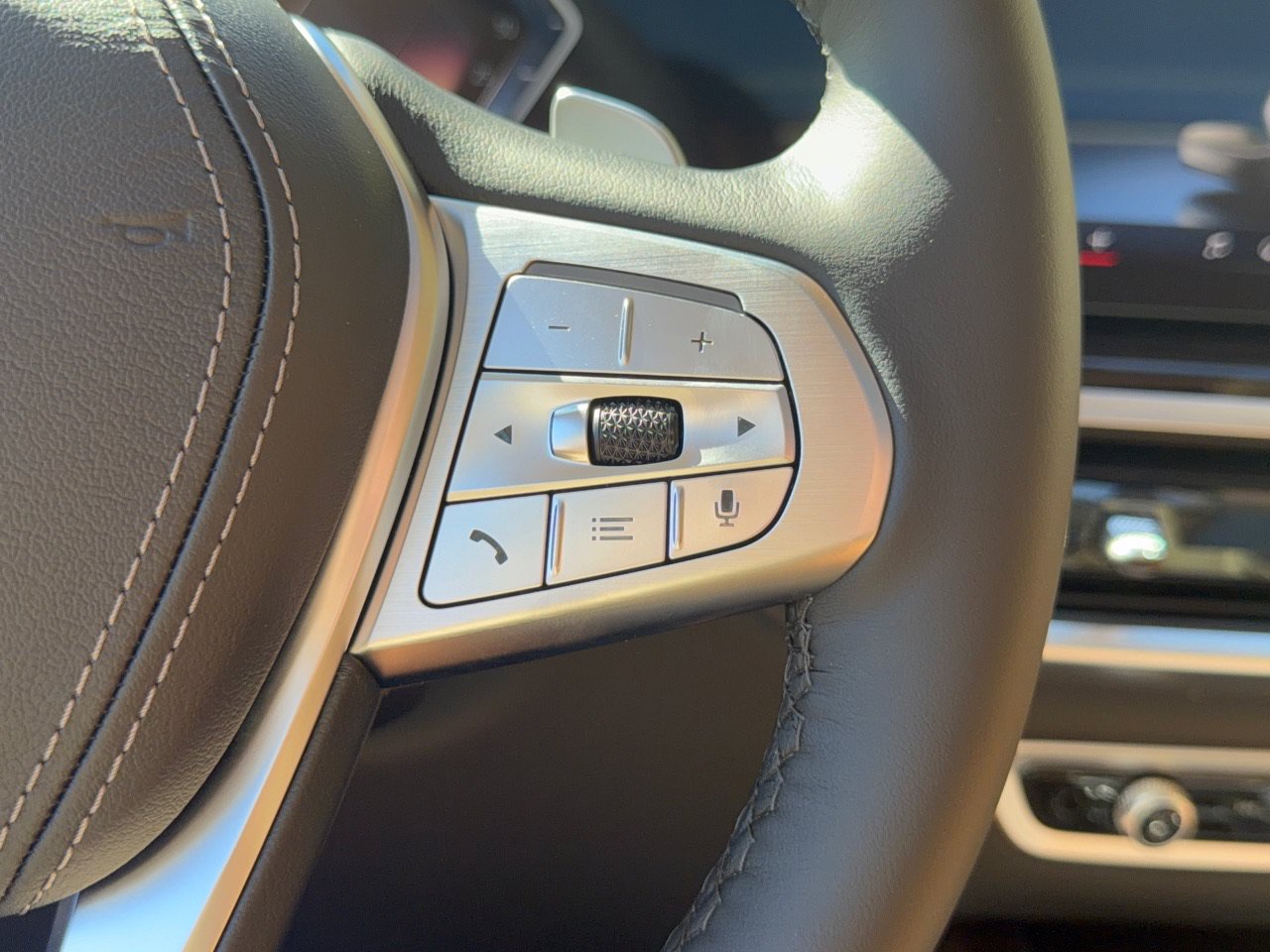 Used 2027 BMW X7 xDrive40i AWD/4WD image 18