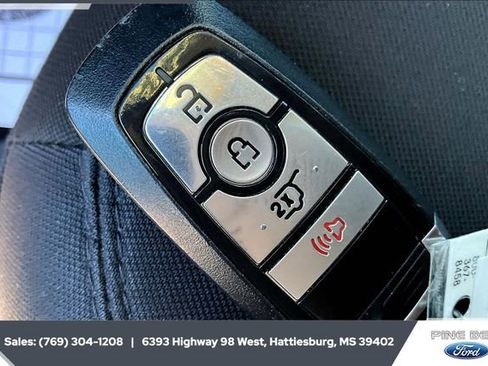 Used 2023 Ford Explorer XLT image 9