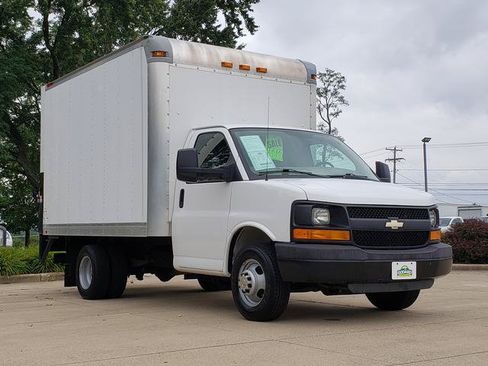 Used 2015 Chevrolet Express 3500 RWD image 10