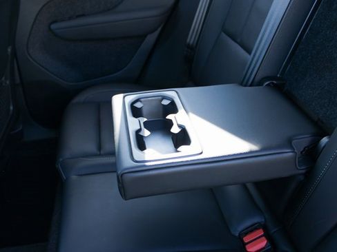 Used 2025 Volvo XC40 B5 Plus image 35